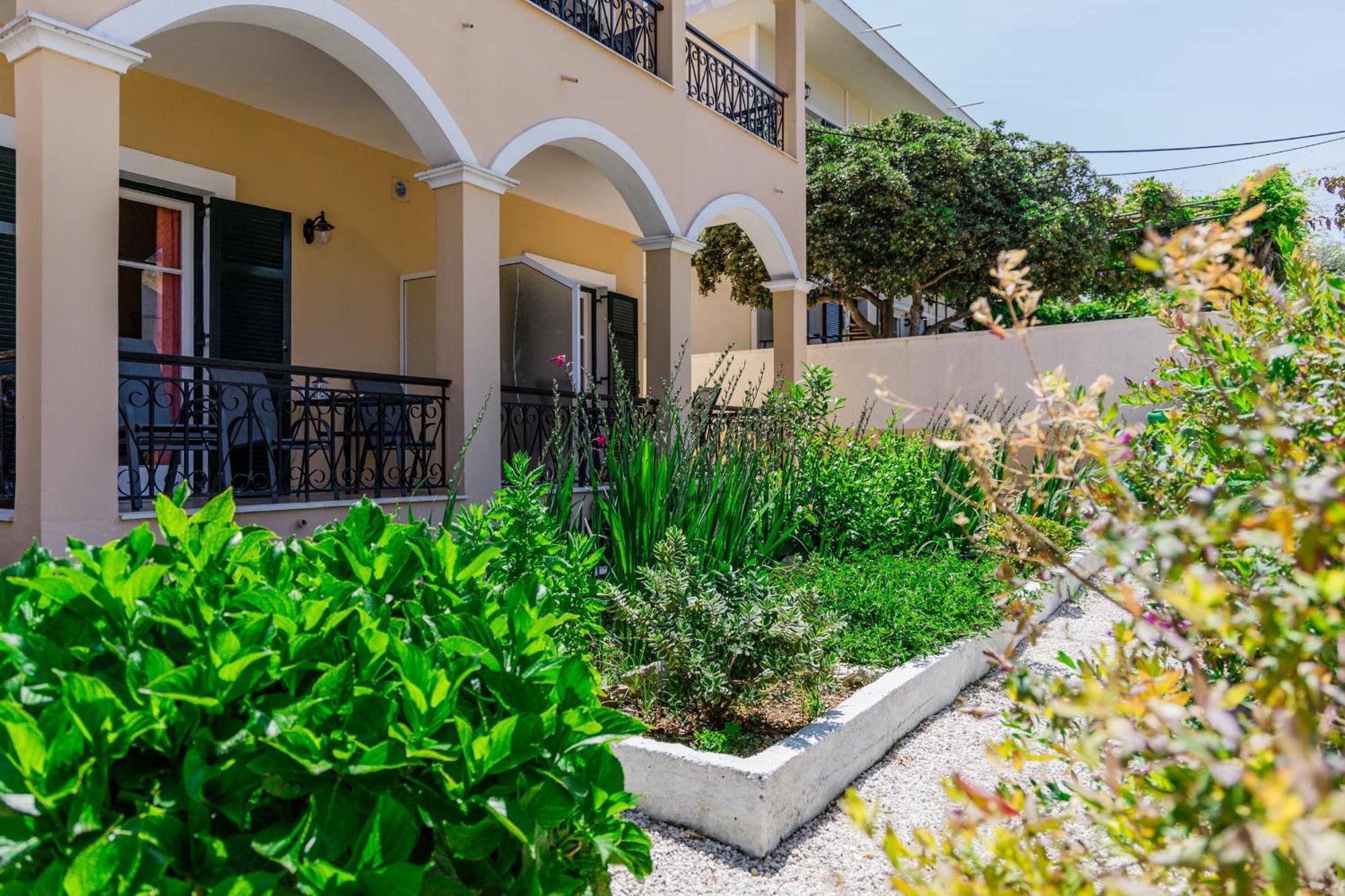 Nikos Cassiopeia Apartment Kassiopi Exterior photo