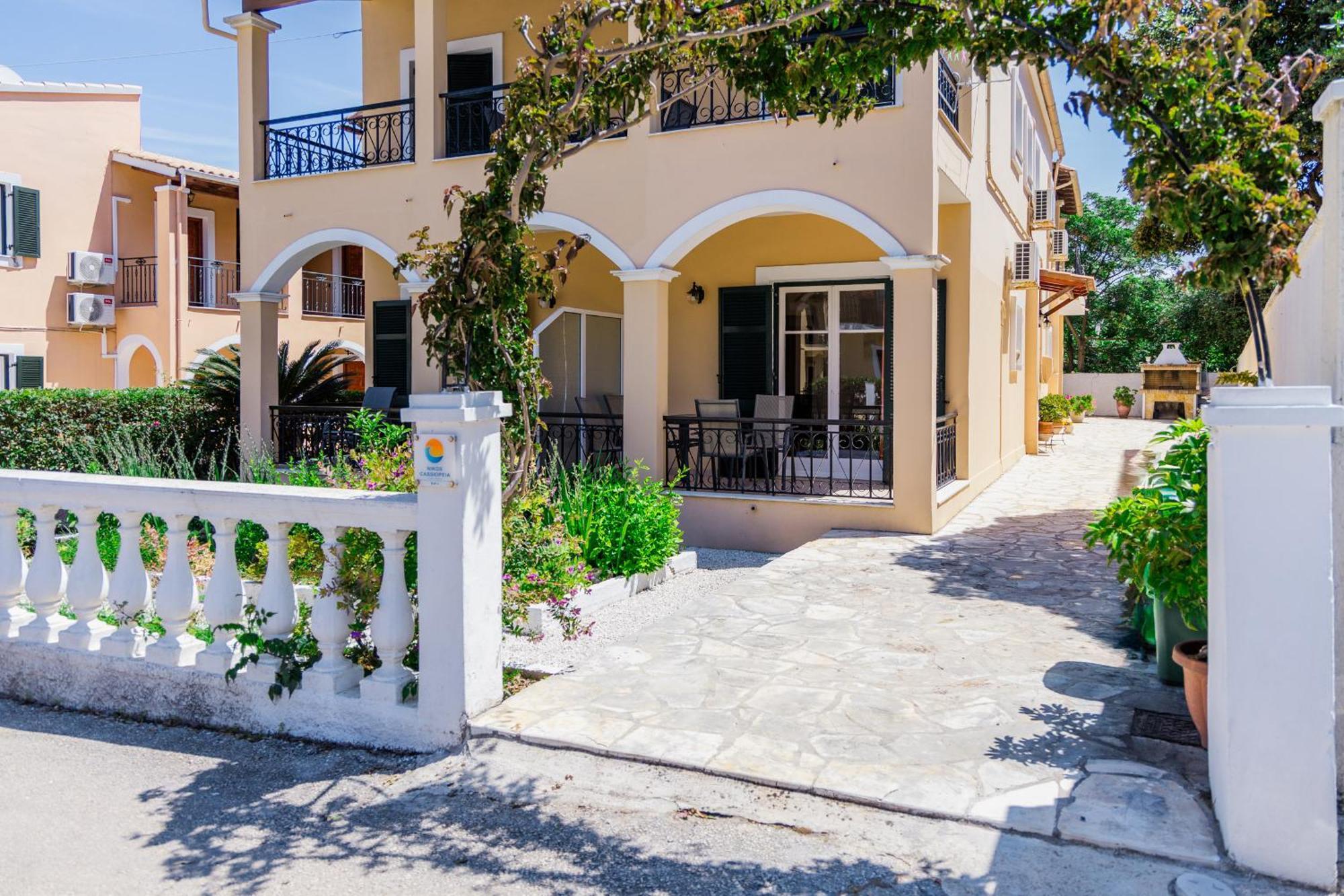 Nikos Cassiopeia Apartment Kassiopi Exterior photo